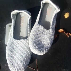 bernie mev. NY Silver and Gray Woven Slip-On Ballet-ish Slip Ons